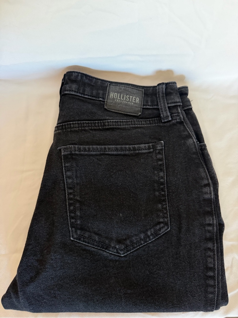 Hollister Women’s Ultra High Rise Vintage Straight Black Denim Jeans
